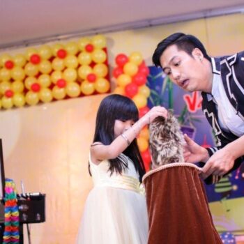 Biểu Diễn Ảo Thuật Giao Lưu Hài